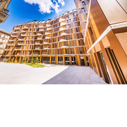 1-Bedroom Luxury Apartment in the Heart of Vienna with Kitchen and Parking