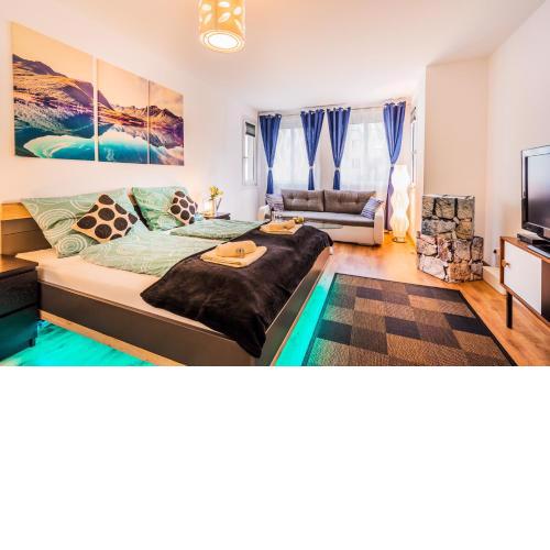 10 Min. Downtown - 2 Bedrooms - Parking