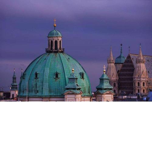 180m2 Penthouse, Luxury Apartment next to Karlskirche and Parking included