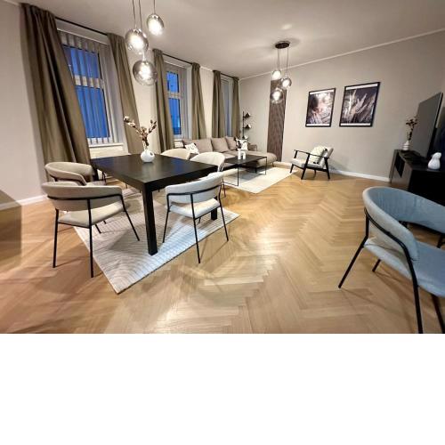 2-BR Belvedere Central Station Apartment