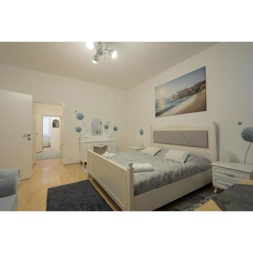 Adalbert Apartment - 3 bedrooms