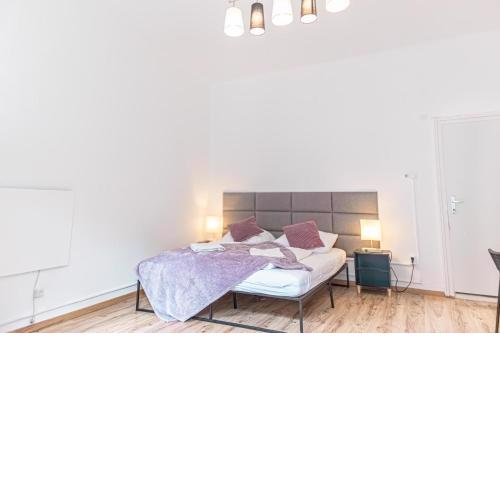 Antique Chic 2BR Apt Getaway in a Historic Setting