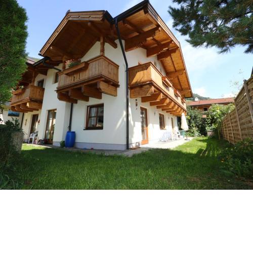 Apartment in Bramberg am Wildkogel with parking space