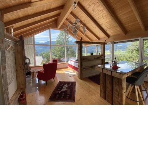 Atelier mit Bergblick