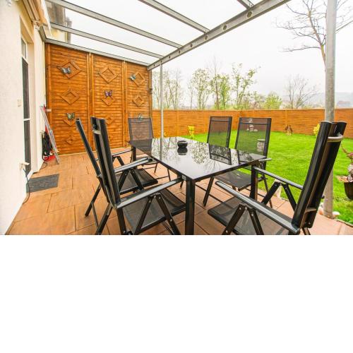 AusZeit Steiraland 1 mit privaten Garten überdachter Terrasse und Parken