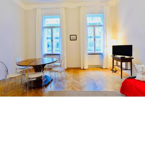 Beautiful Viennese Flat In The City Centre