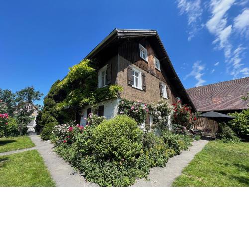 Beautiful Wooden Farmhouse Apartment: Mountain Views & Lake Walks
