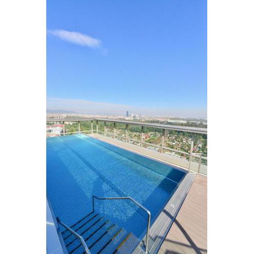 Brand-New, Close to Centre, Rooftop-Summer-Pool