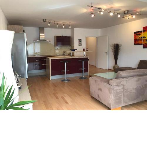 Bright apartment with a free parking garage @ Wienerberg