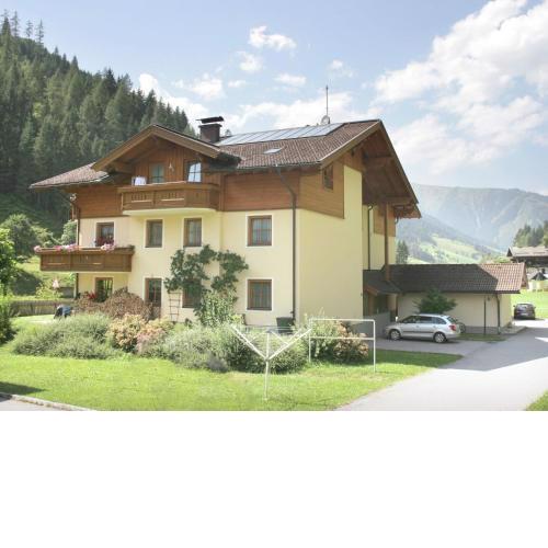 Bright Holiday Home in Huttschlag near Mountains Ski Slopes