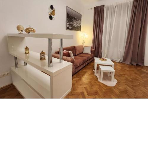 City Apartment (1km to the 1st District)