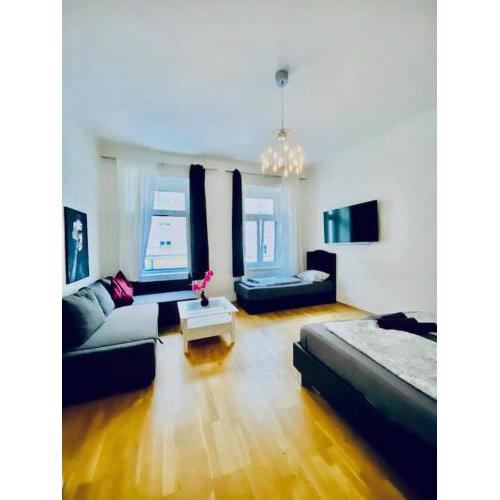 Cozy2BR Apt for 6P, 10Min Transport to Stadthalle