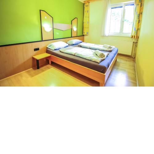 H Q Private double bed room with bathroom