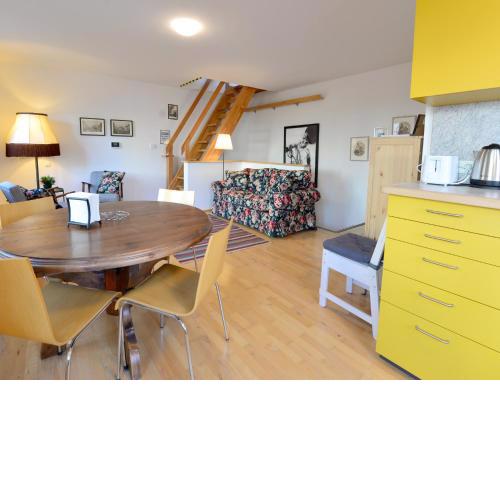 House With Courtyard & Parking Close To Stadtpark