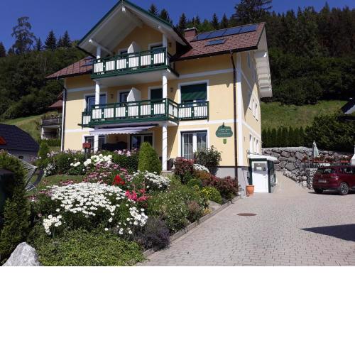 LANDHAUS JASMIN ausgezeichnet mit 4 Kristallen - FW Kammblick
