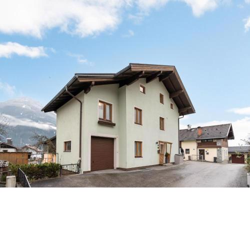 Large holiday apartment for groups in Lengdorf near Niedernsill