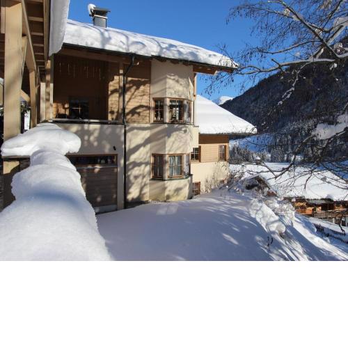 Lovely Chalet with Sauna Ski Storage Heating Carport
