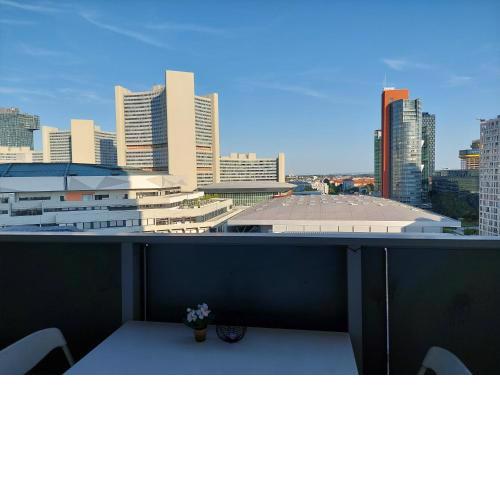 Mischek Tower Apartment with private terrace next to UNO