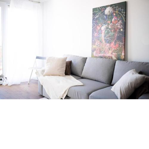 Modern Apartment with Balcony & Free Parking