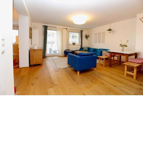 MODERN spacious, 2 BEDROOM, FREE PARKING