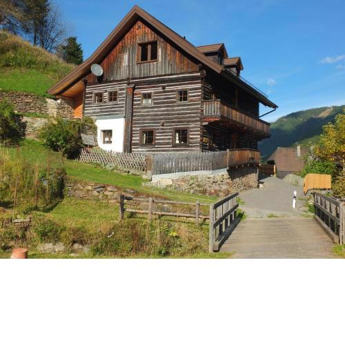 Nähe Talstation Turracher Höhe, Ferienwohnung in urigem Holzhaus - b60702