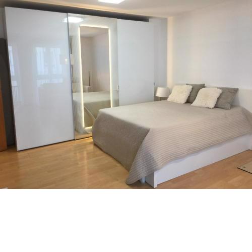 No Smoking, Cozy Apartment in top location 15 min to Center