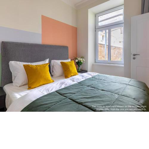 numa I Strauss Apartments