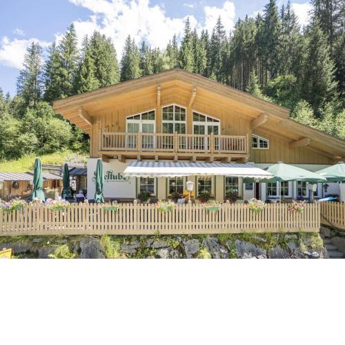 Pretty Holiday Home in Hollersbach im Pinzgau with Garden
