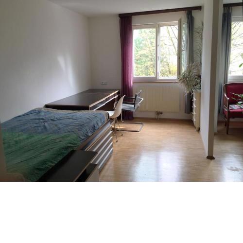 Room in maisonette with garden, parking place