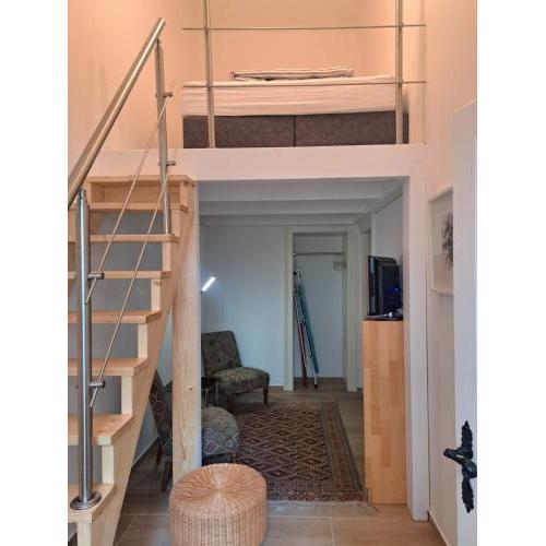Ruhige Art-Garconniere mit Balkon