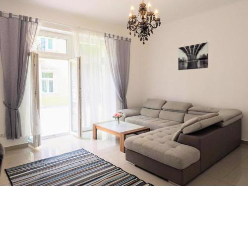 Schönbrunn Palace Apartments - Free Parking - 24h Checkin