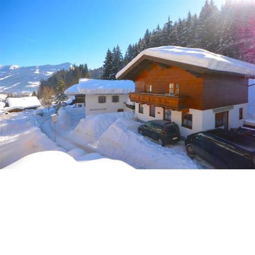 Ski-in / Ski-out Chalet Kriekels by Alpen Apartments
