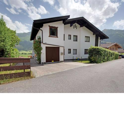 Snug Apartment in Walchen near Niedernsill Swimming Lake