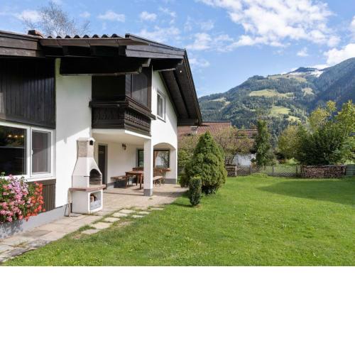 Spacious Chalet in Maishofen near Forest