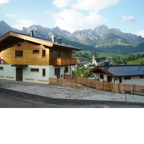 Stunning Holiday Home with Balcony Ski Storage Parking