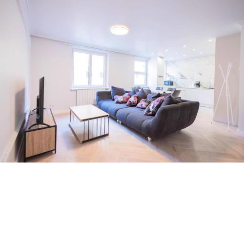 Stylish Two bedrooms apt next Belvedere