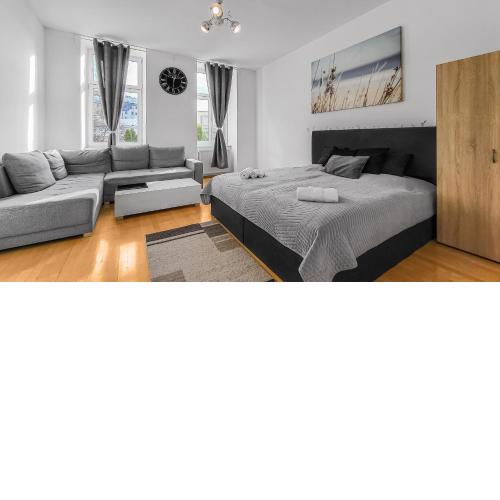 Three-Bedroom Delight, King-Size Beds