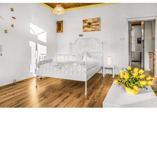 Welcoming 2BR Apt. Near Danube & Millenium Tower