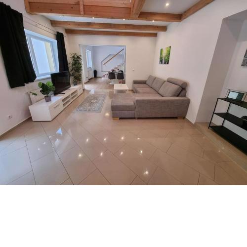 Zweistöckige Wohnung im 10.Bezirk / Two Storey Apartment in Vienna